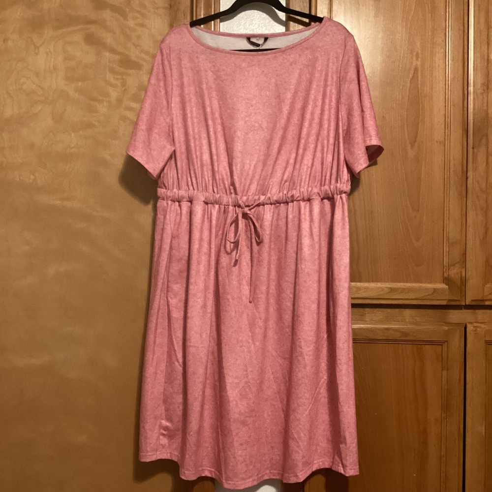 Bloomchic Pink t-shirt dress, size 14/16, NWT